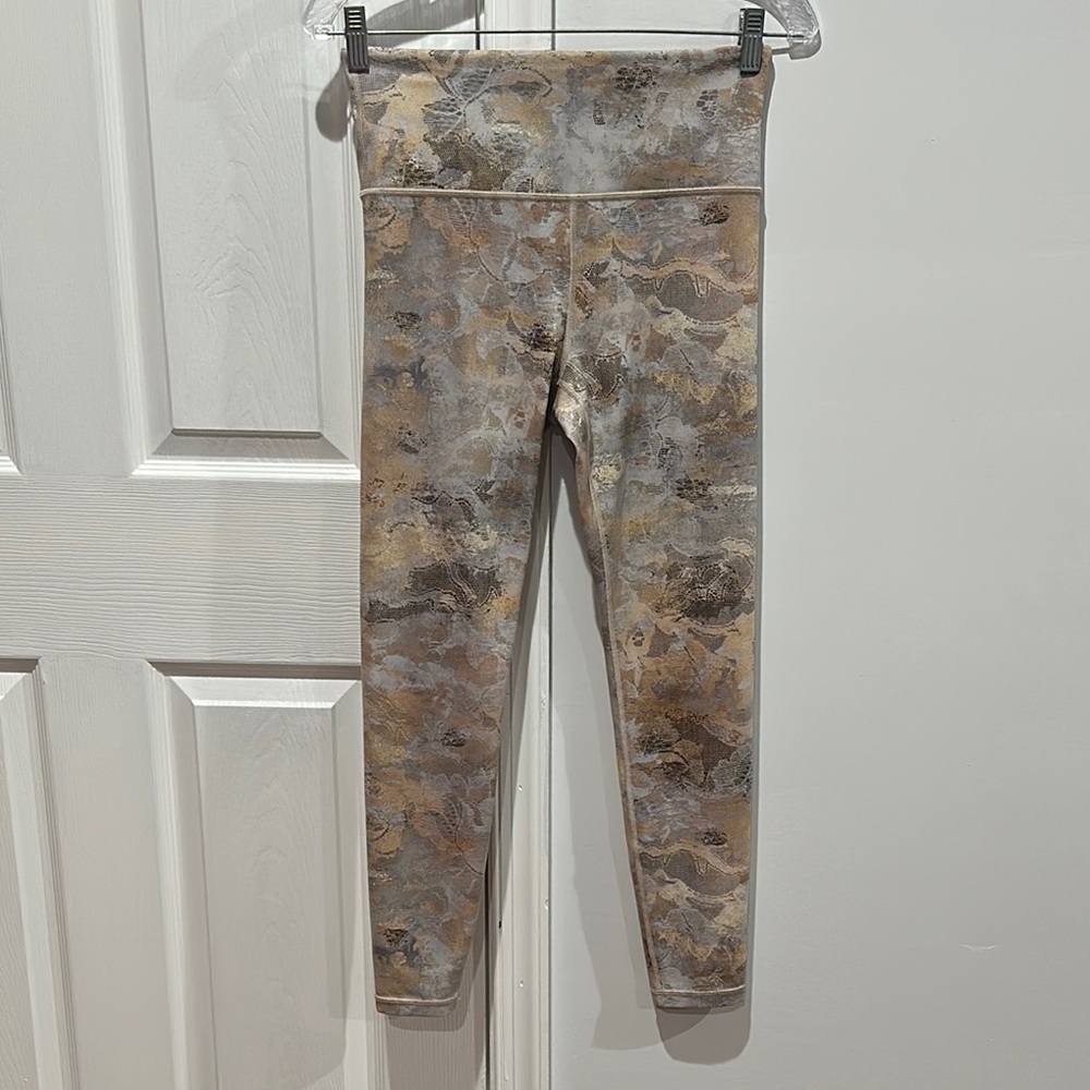 ATHLETA Elation Gilded Tights Guildegold Size Small - Picture 2 of 12